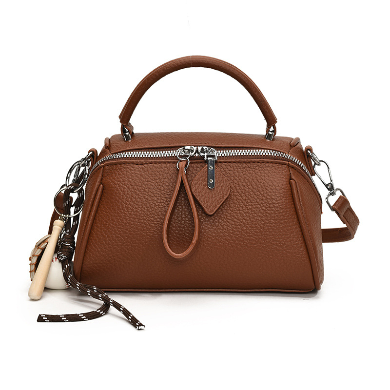 A high-end, niche design bag for women, a retro 2024 new fashion crossbody bag, a versatile hand-held pillow bag for women Item Picture