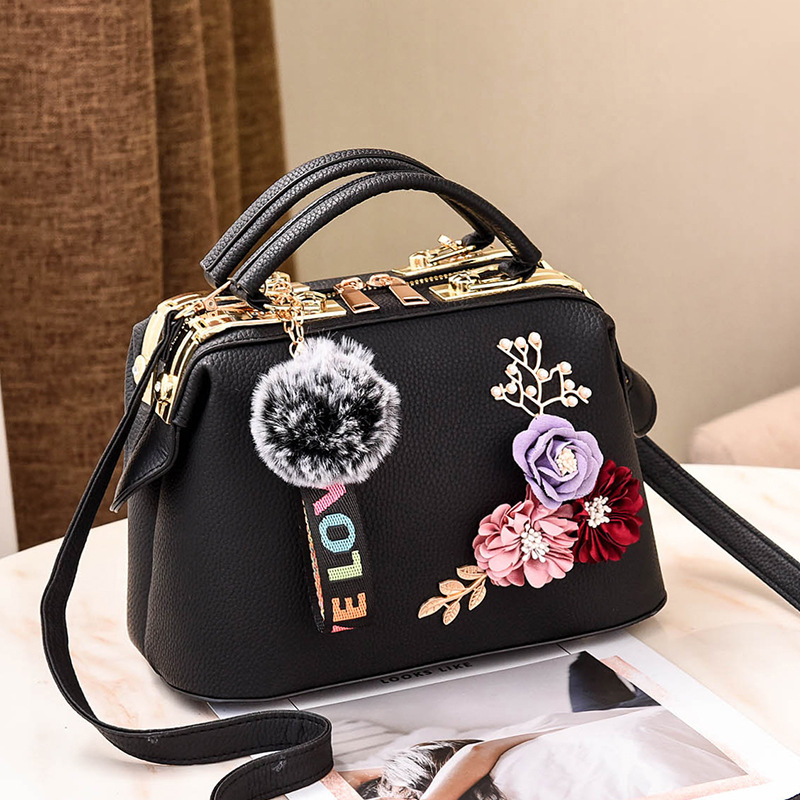 The 2022 new style of simulation flower box bag is a fashionable handbag for women. It is a trendy single-shoulder crossbody small square bag for women to send Specification drawing