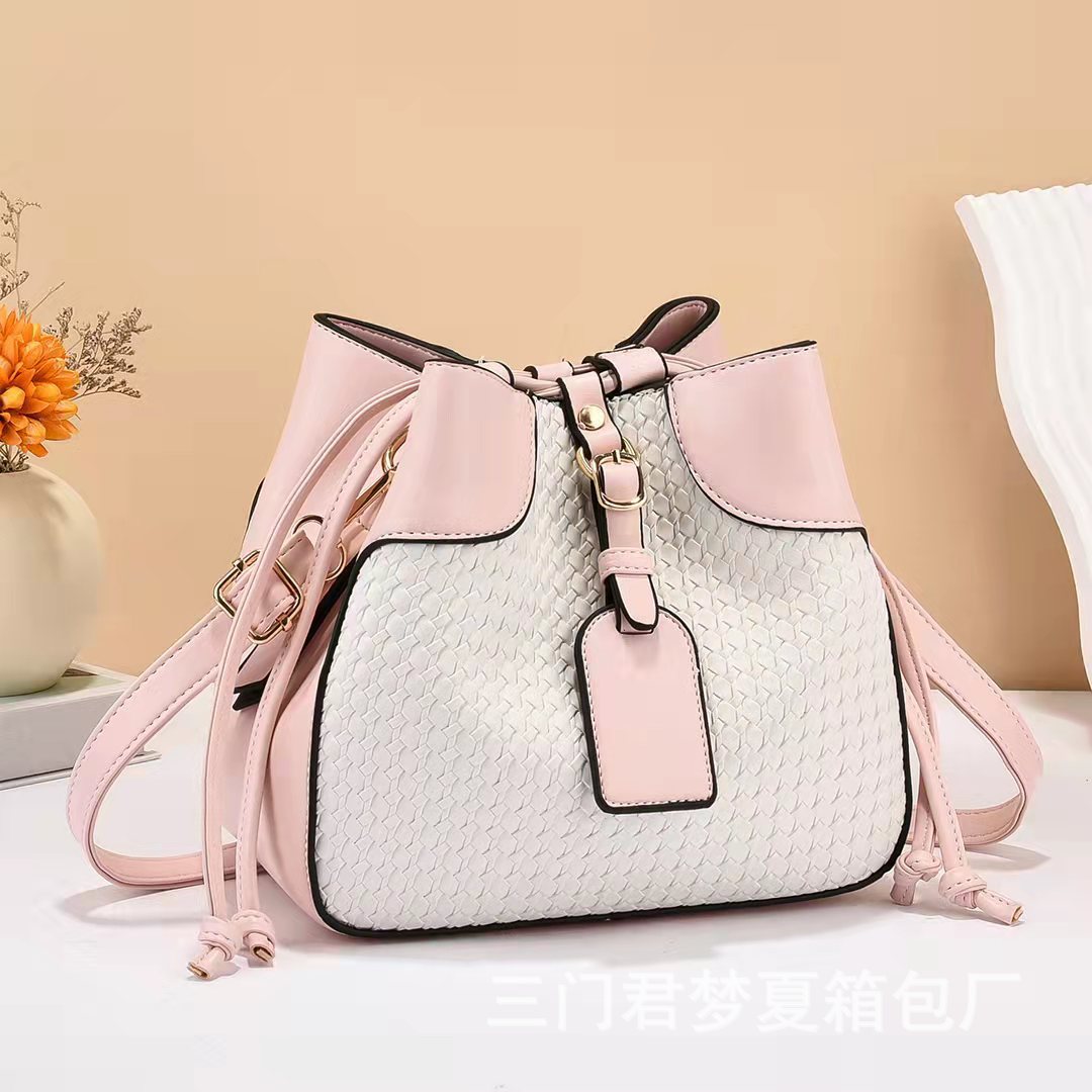 Korean-style bucket bag small bag for women 2023 new versatile and popular single-shoulder bag, high-end and fashionable crossbody bag for going out Application Scenario