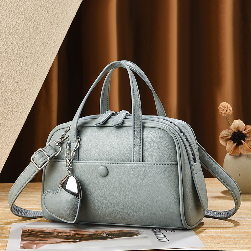 Boston Bag, a niche design with a sense of high-end luxury, is a new Spring/Summer 2025 underarm bowling tote bag for women Specification drawing