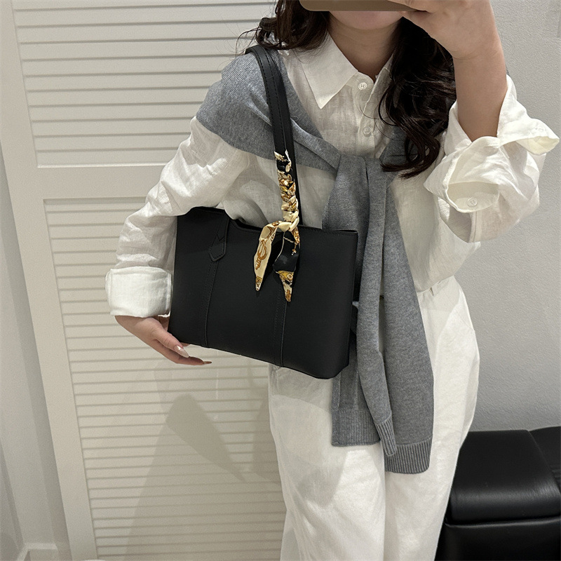Women's tote bag with large capacity, versatile for spring, 2025 new retro casual texture, single-shoulder class commuting bag details Picture