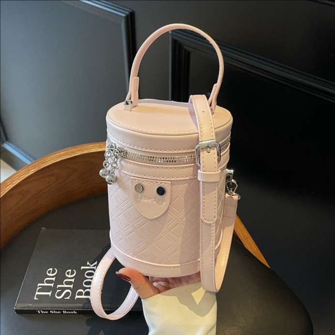 Cross-border Women's 2025 New high-end handbag, niche bucket bag, exquisite shoulder bag, fashionable crossbody bag full figure