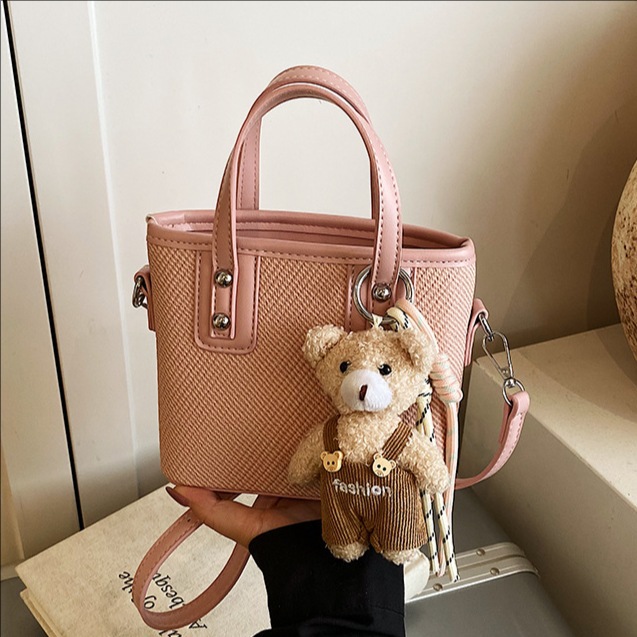 Korean high-end solid color hand-held bucket bag for women, new Spring/Summer 2025 trendy and fashionable commuting single-shoulder crossbody bag full figure