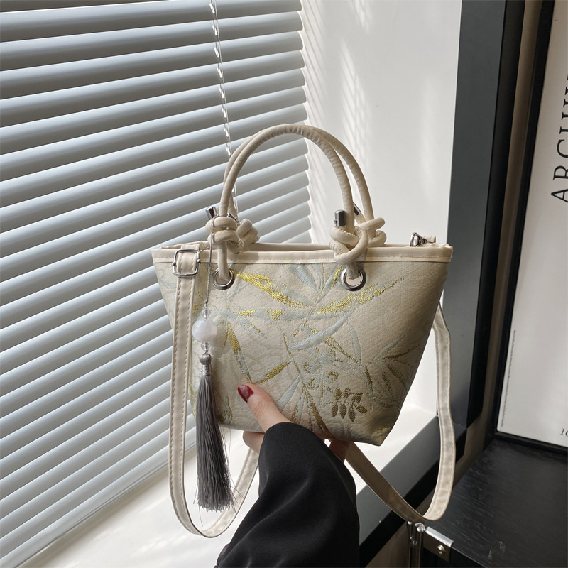 2025 New high-end women's bags, fashionable handbags, single-shoulder bags, lightweight tote bags, versatile commuting crossbody bags full figure