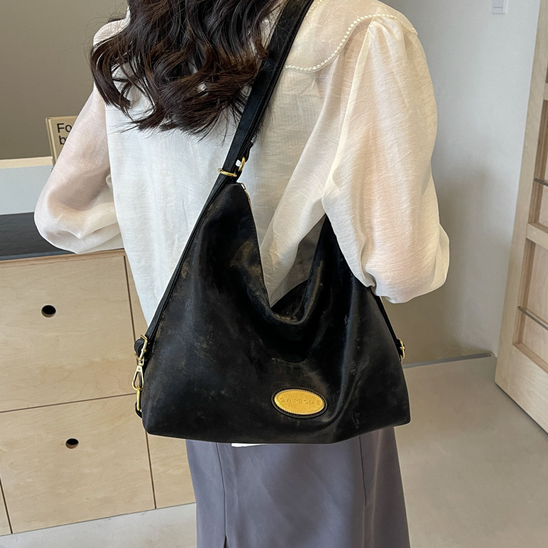 Korean-style ins student casual crossbody bag 2024, crossbody commuter women's bag, single-shoulder underarm bag, fashionable and niche bag Application Scenario
