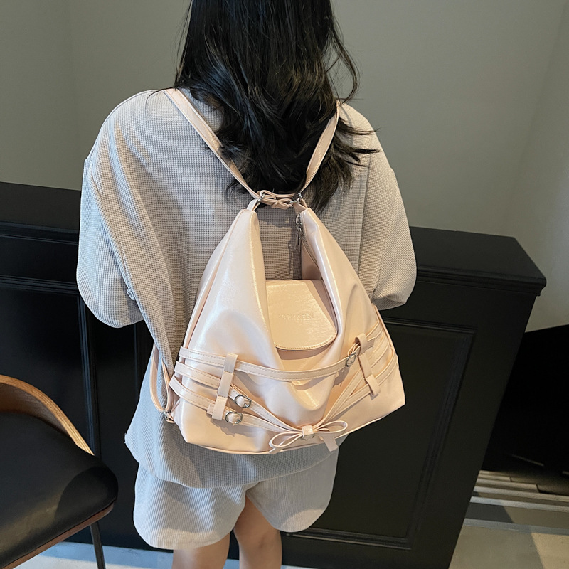 Korean-style niche casual backpack for women, 2025 new fashion crossbody tote bag, large-capacity single-shoulder armpit bag Application Scenario