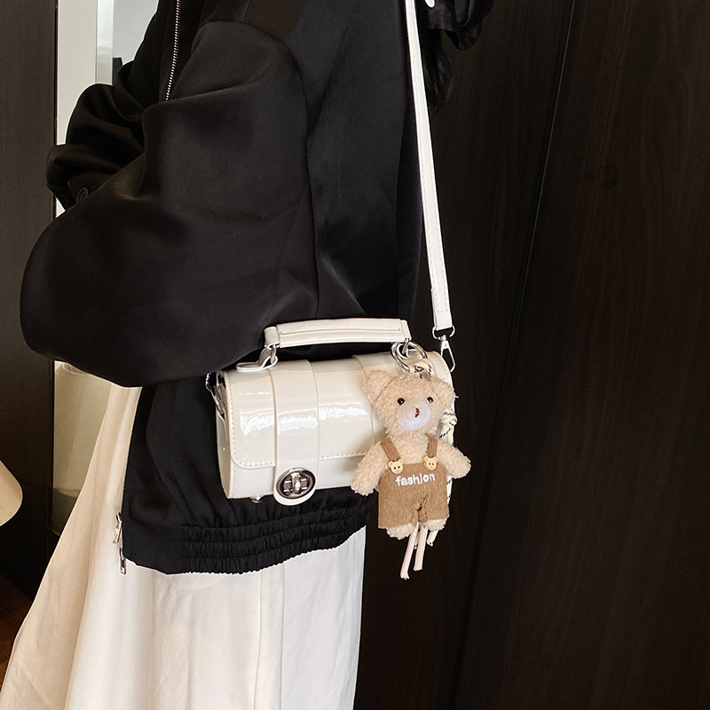 High-end fashion handbag 2025 new style, stylish, light luxury, shiny single-shoulder bag, trendy, casual and versatile crossbody bag details Picture