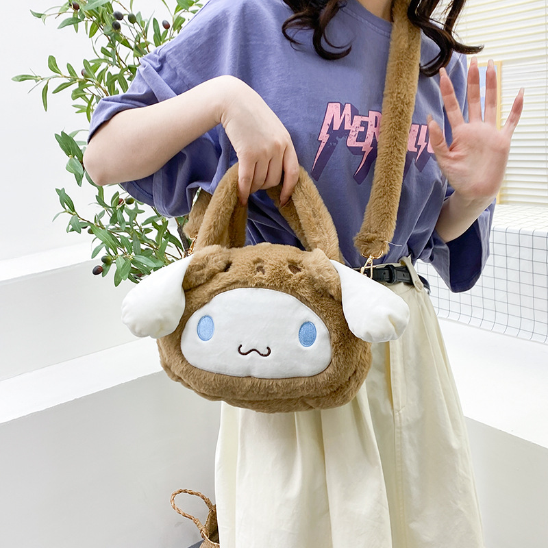 New Katon Sanrio Kuromi plush hand-held doll bag, creative claw machine doll, crossbody girl handbag Application Scenario