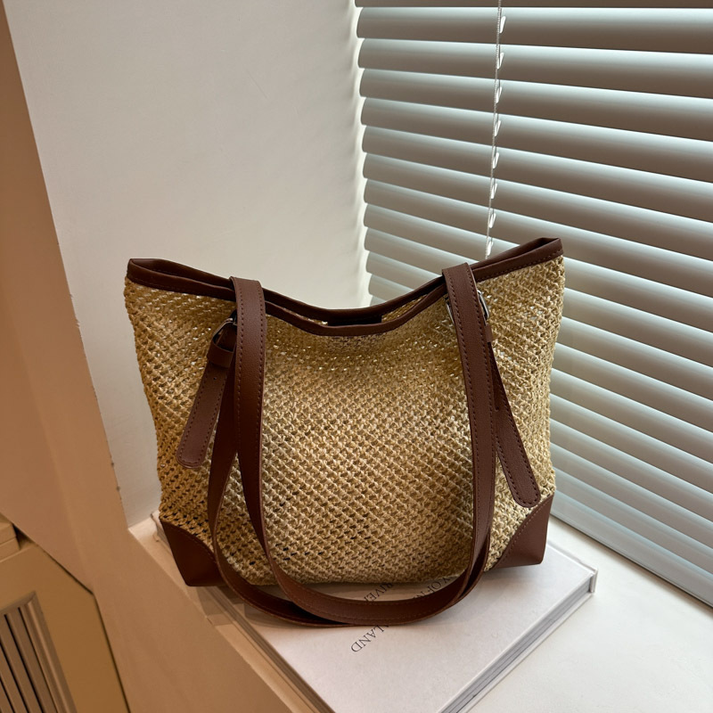 Summer InS-style straw woven large-capacity tote bag for women 2025, casual and versatile, seaside vacation single-shoulder armpit bag full figure