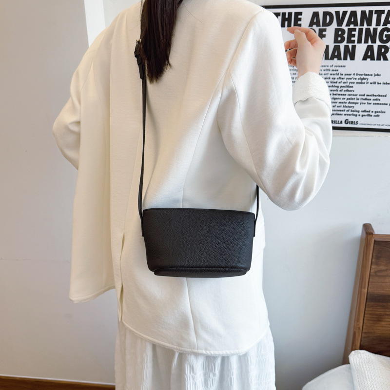 Cross-border niche design lychee pattern bucket bag for women 2025 new fashion trend solid color single-shoulder crossbody bag Application Scenario