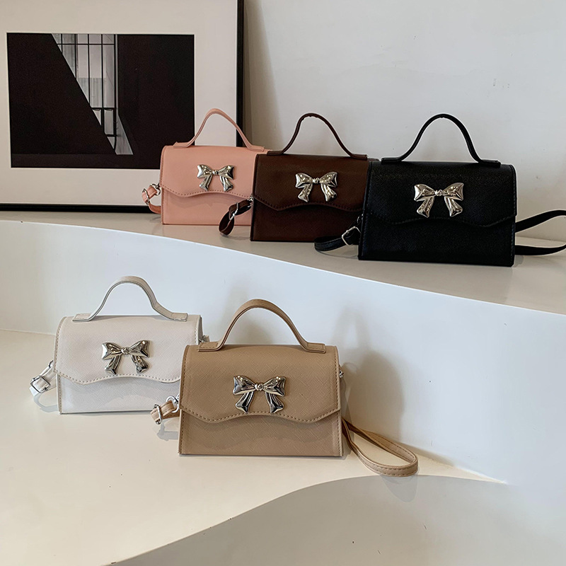 The 2024 new trendy butterfly versatile crossbody bag is a stylish and stylish mini square bag for women Application Scenario
