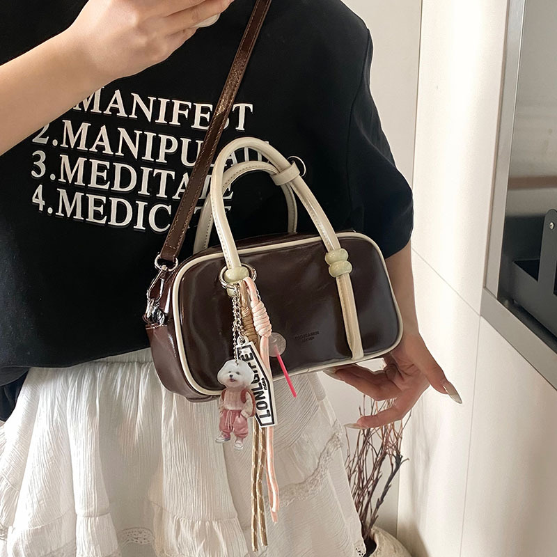 A high-end and fashionable bowling bag for ladies, 2025 new style ins simple and elegant, versatile and trendy single-shoulder bag full figure