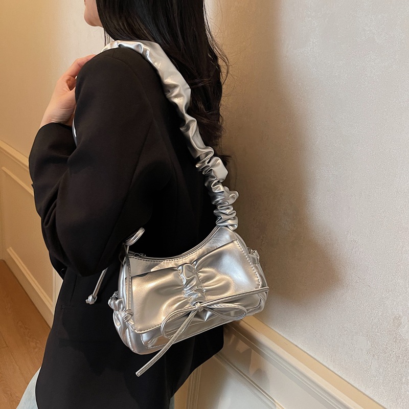 A niche design pleated underarm bag for women, a new fashion bow crossbody bag with a high-end feel Application Scenario