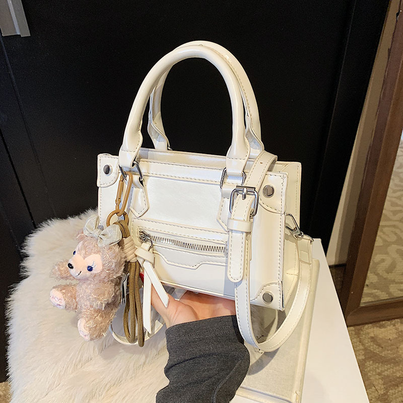 High-end hand-held small square bag 2025 new style, trendy, fashionable, simple and versatile single-shoulder bag, simple and casual crossbody bag full figure