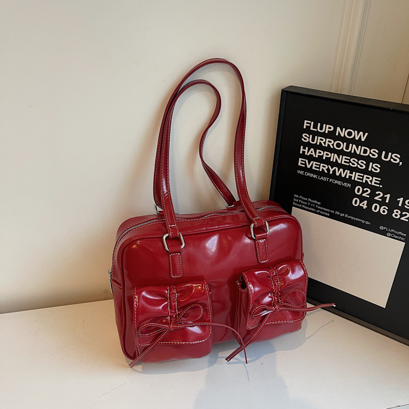 Underarm multi-pocket women's 2024 new Korean-style trendy and fashionable travel bag, a niche, simple and casual single-shoulder bag Application Scenario