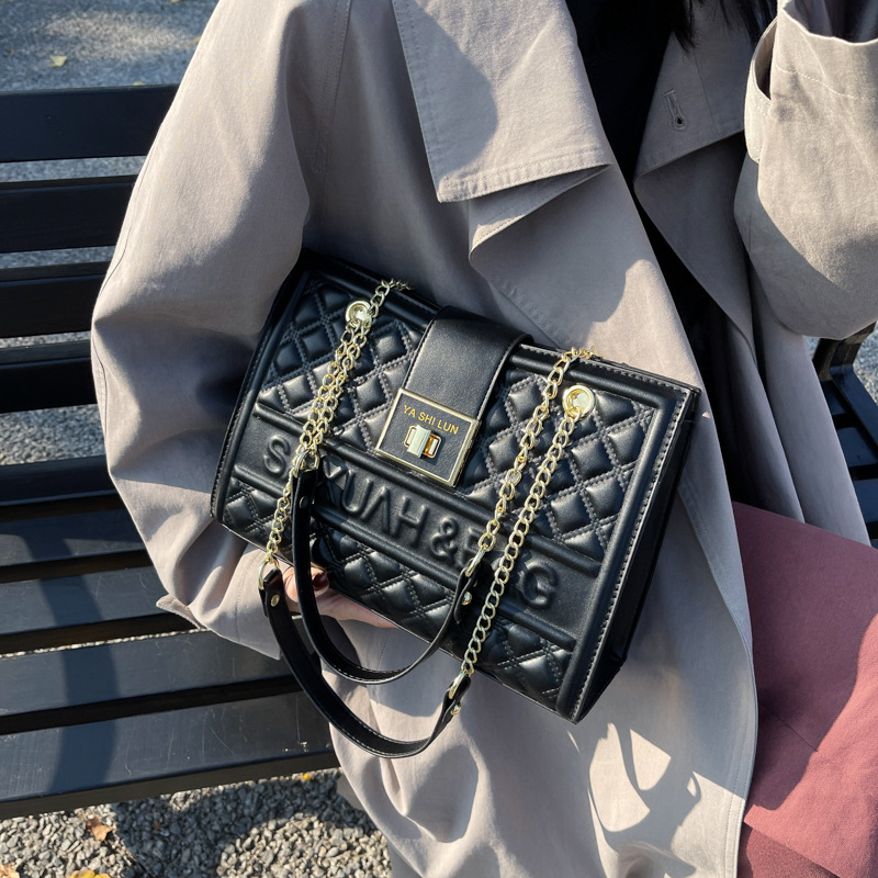 Korean niche fashion large-capacity bag for women, simple diamond-shaped chain tote bag 2024, high-end quality single-shoulder bag full figure