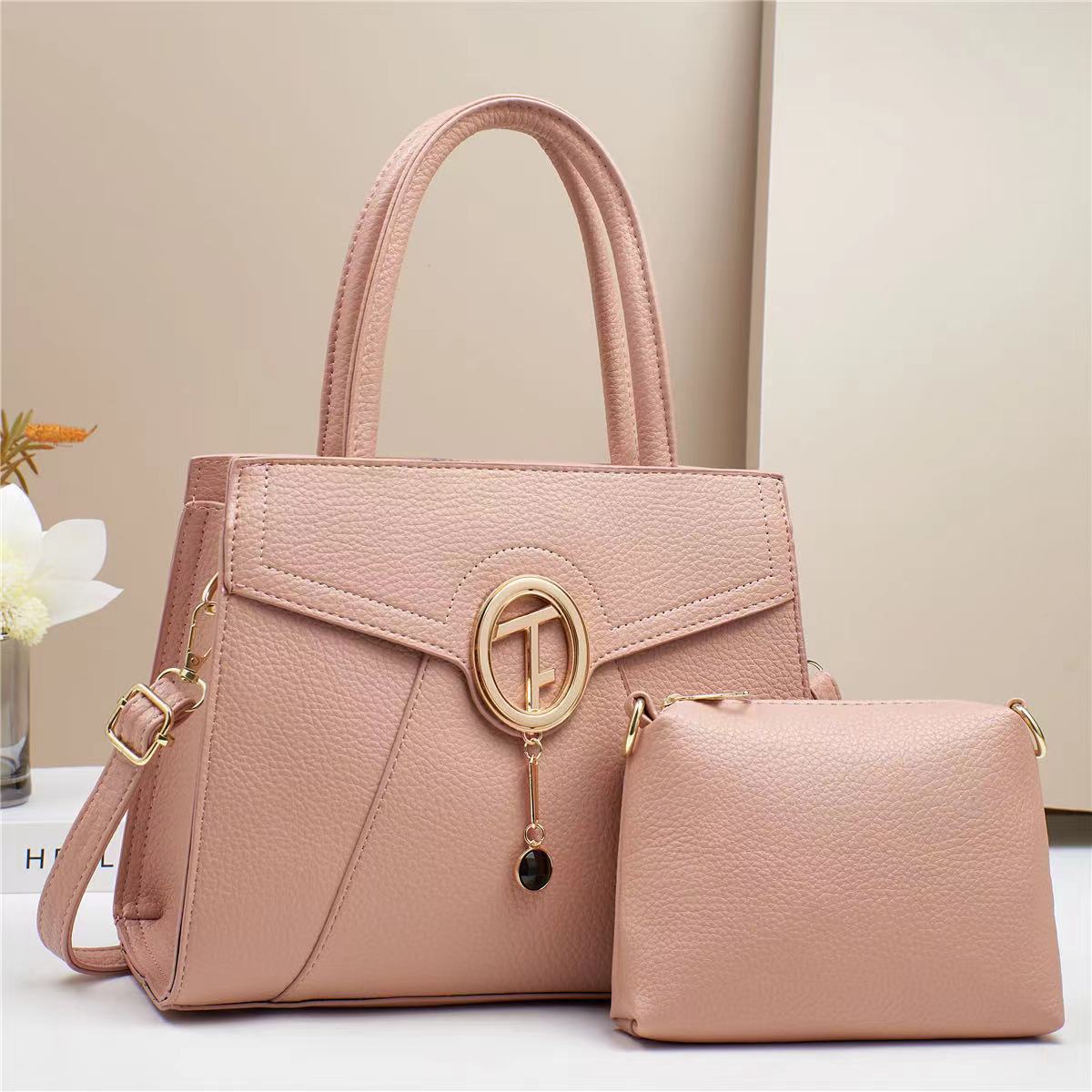 Two-piece set of fashionable brand's elegant mom bag, large-capacity simple women's handbag, best-selling single-shoulder crossbody bag, trendy Application Scenario