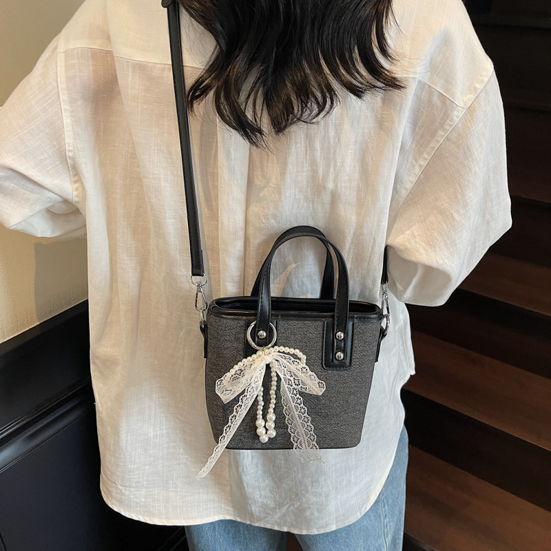 High-end handbag, simple and stylish bucket bag for women, 2025 new Korean version single-shoulder bag, fashionable color-blocking crossbody bag Application Scenario