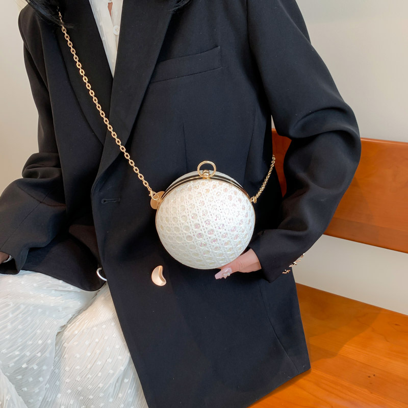 A new and trendy small round bag for the dinner party in 2024, a European and American fashion diamond-encrusted single-shoulder bag and a women's crossbody chain bag Specification drawing