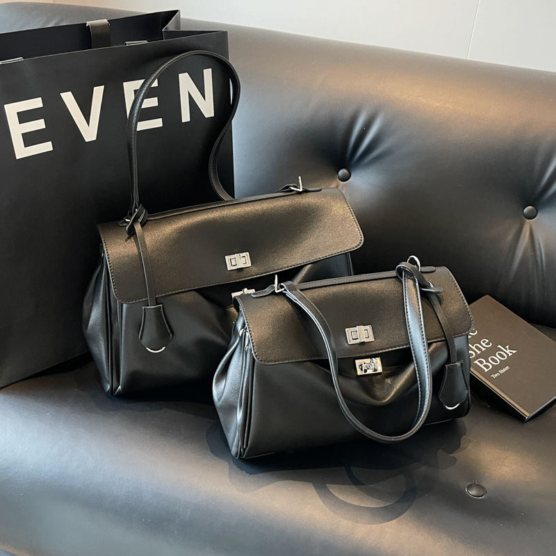 Fashionable large-capacity portable short-distance bag for women 2025 new style to work and commute tote bag, versatile and casual single-shoulder bag Application Scenario