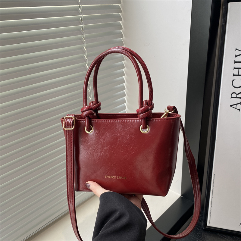 Simple and fashionable handbag for women, Spring 2025 new retro basket bag, solid color commuting single-shoulder crossbody bag full figure