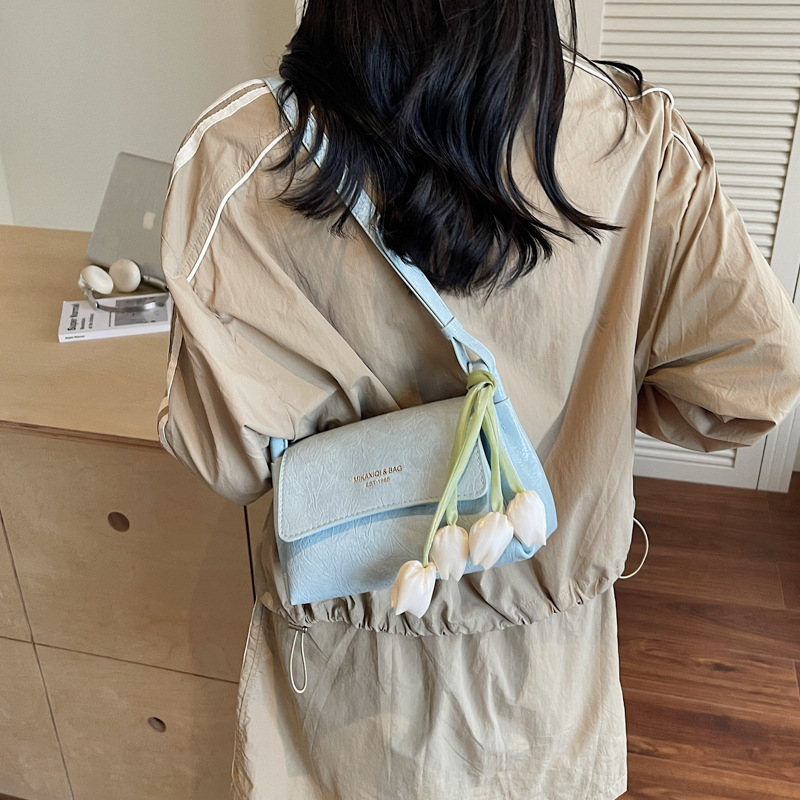 2025 Summer New versatile underarm bag, fashionable small square bag, simple women's bag, fashionable single-shoulder bag, commuter crossbody bag details Picture