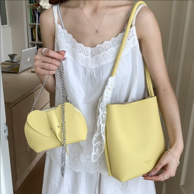 2025 New style fashionable bucket bag, chain elephant bag, versatile solid color single-shoulder bag, stylish crossbody bag, trendy underarm bag full figure