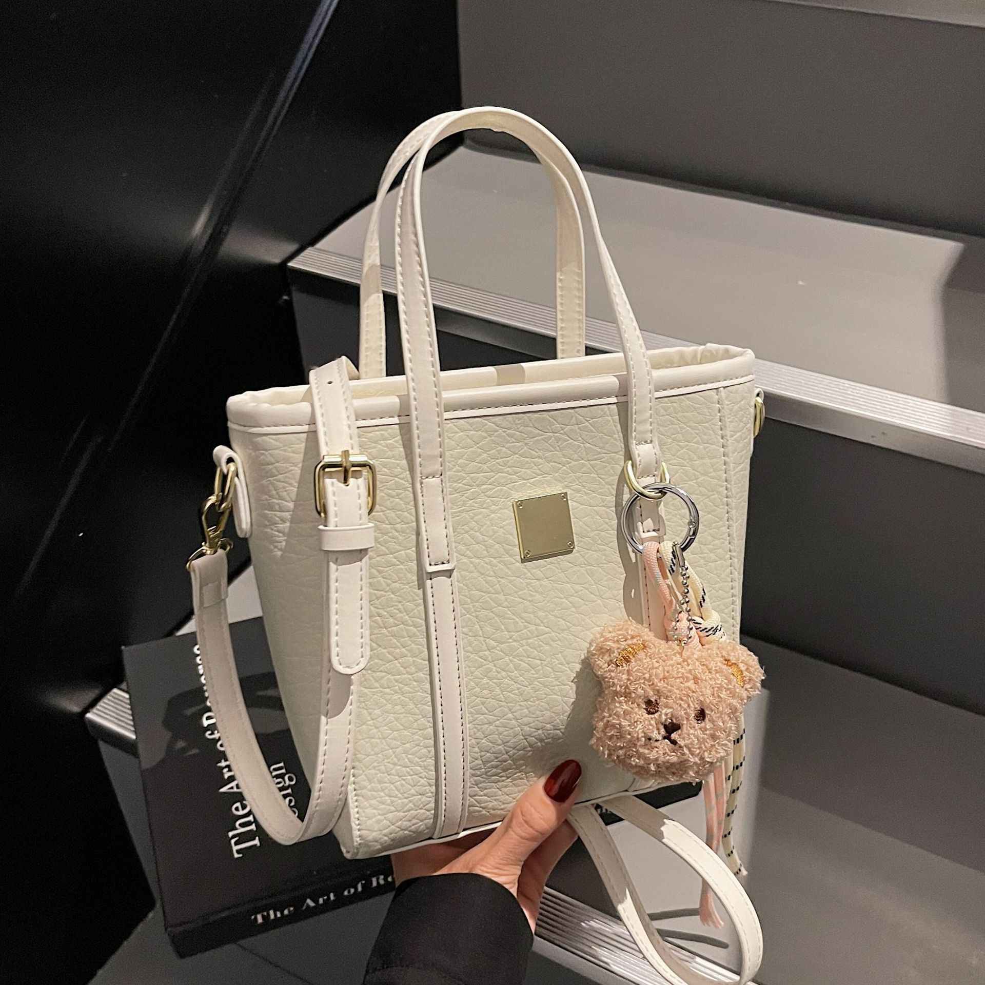 Korean Instagram trendy bucket bag for women, new Spring/Summer 2025, a niche, simple, stylish single-shoulder bag and crossbody bag full figure