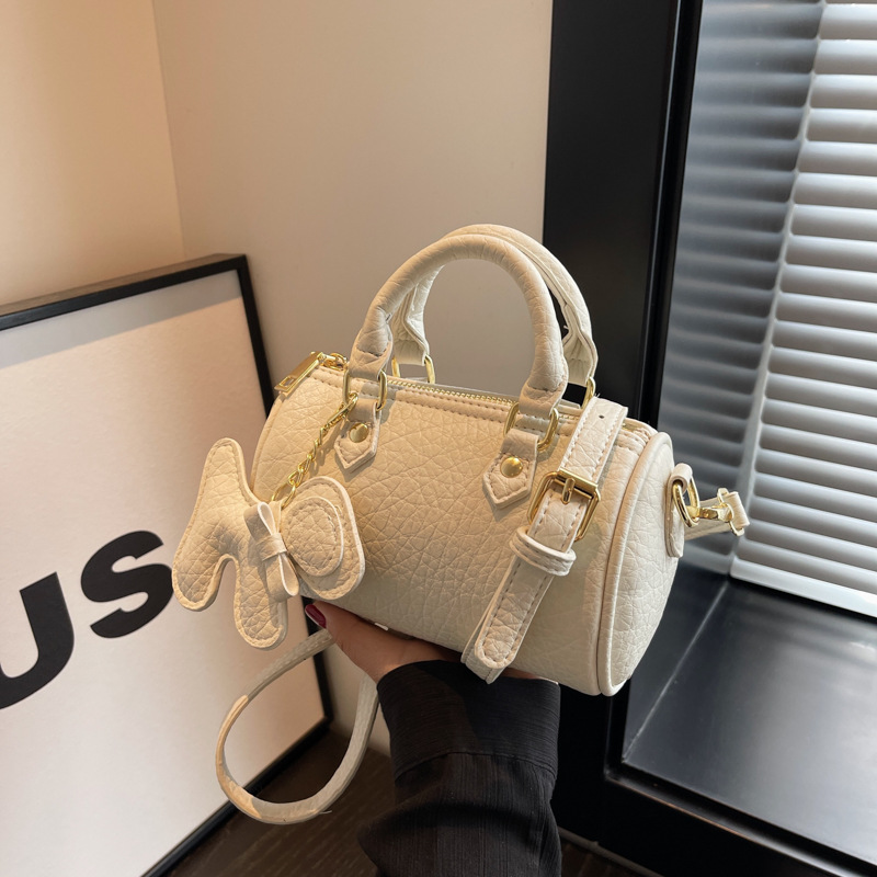 High-end Boston pillow handbag, casual and versatile crossbody bag, 2023 new soft leather women's bag, single-shoulder bag details Picture