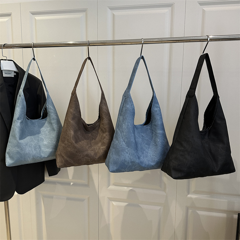 High-end retro large-capacity bag 2025 summer new women's bag, stylish and versatile single-shoulder bag, tote bucket bag Application Scenario