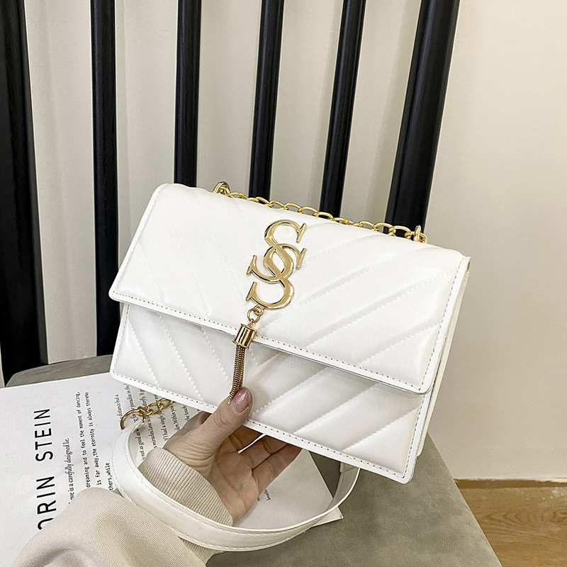 The new Spring 2025 small square bag is versatile and stylish with tassels. It's an Instagram niche single-shoulder crossbody bag with a cool and stylish look full figure