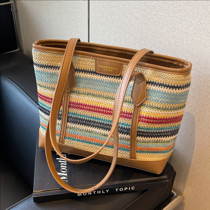 Large-capacity spliced hand-held straw woven bag for women, summer fashion and casual woven bag, seaside and beach single-shoulder tote bag full figure