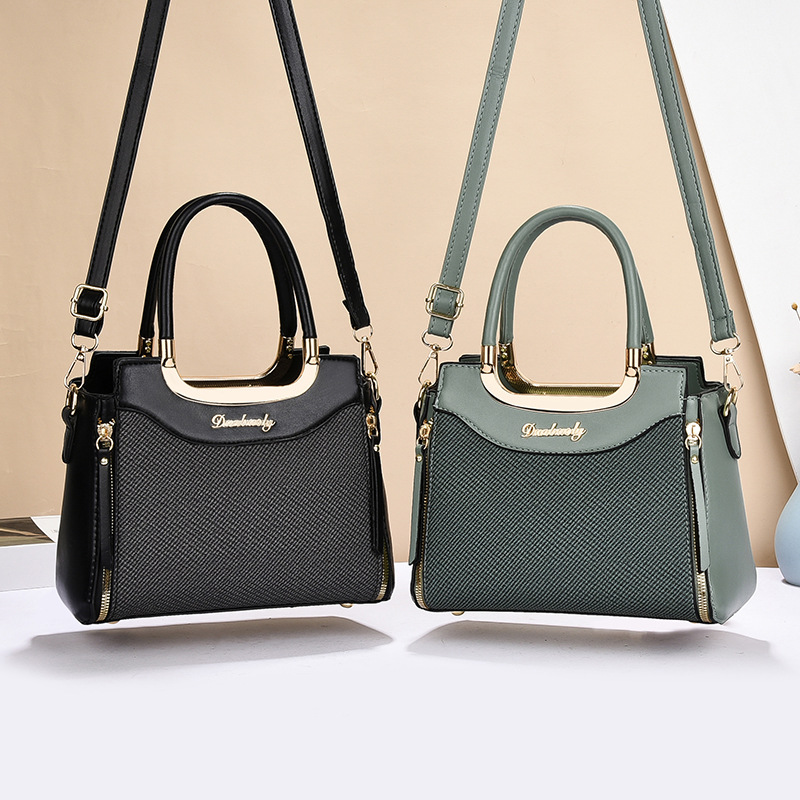 The manufacturer's versatile mom bag, a summer fashion handbag, is a new model for export in 2025. It is a stylish single-shoulder bag for women and a crossbody bag for women Specification drawing