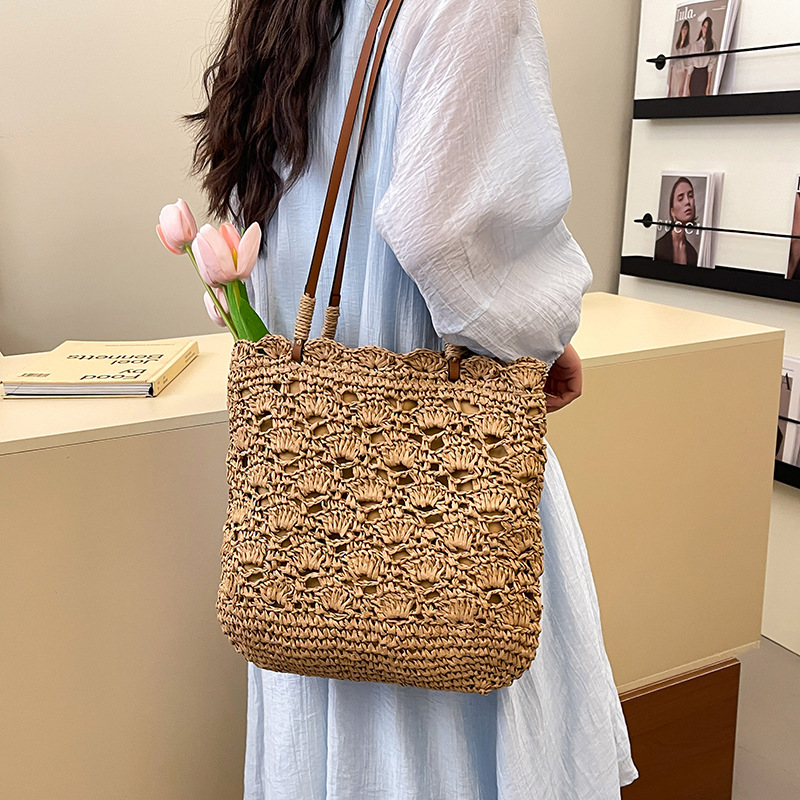 This is a new summer 2025 trendy, niche, vacation-style single-shoulder bag that is both fashionable and casual, as well as a lightweight beach underarm bag Specification drawing