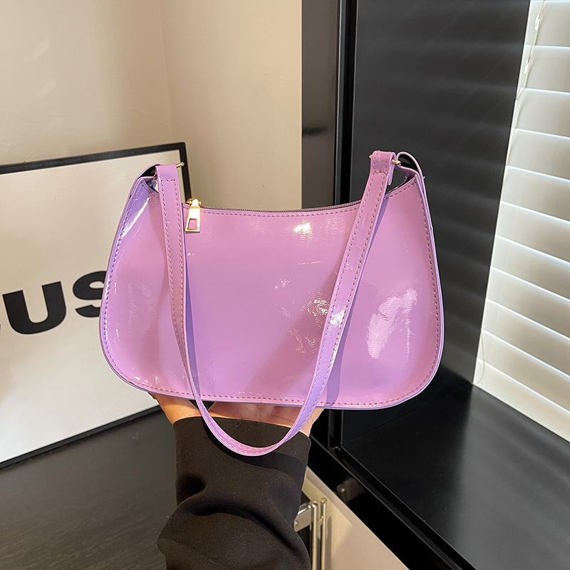 The popular and fashionable solid-color small square bag for the new autumn and winter of 2024, a Korean-style single-shoulder underarm handbag for women, is a cross-border trend full figure