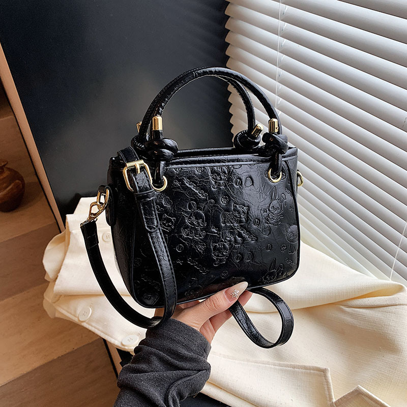 Trendy and versatile hand-held small square bag 2025 new niche design, fashionable and simple single-shoulder bag, high-end crossbody bag Specification drawing