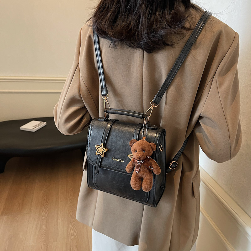 A high-end retro versatile school backpack for girls, a new 2024 trendy and fashionable small backpack for students' commuting to class Application Scenario