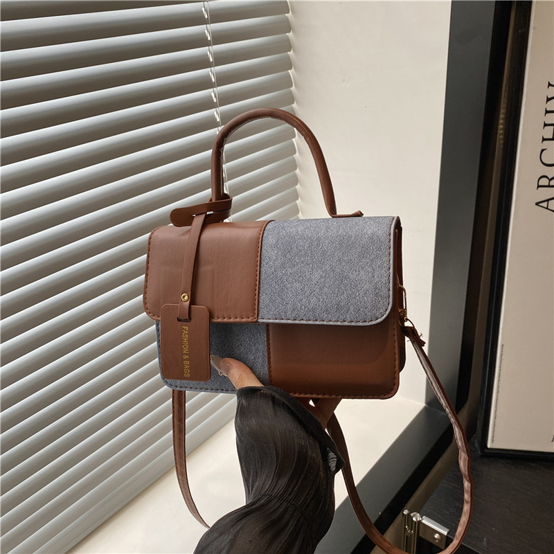 This year, color-blocking small bags are in vogue. The 2025 new summer fashion and quality crossbody bag for women is a small square handbag full figure