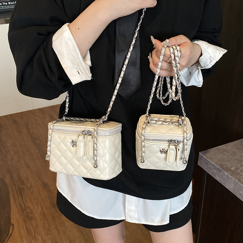 Cross-border 2025 New style fashionable and high-end small Chanel style box bag, a versatile single-shoulder crossbody bag for casual commuting details Picture
