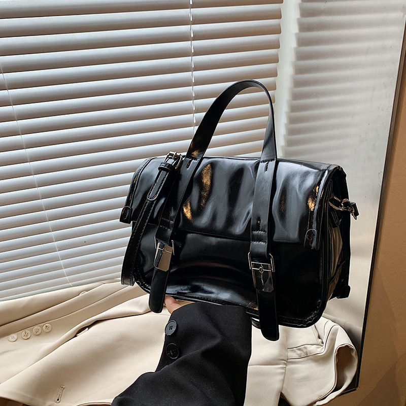 Large-capacity bag, retro and versatile for women, 2024 new casual and trendy single-shoulder crossbody bag, hand-carry commuter messenger bag Specification drawing
