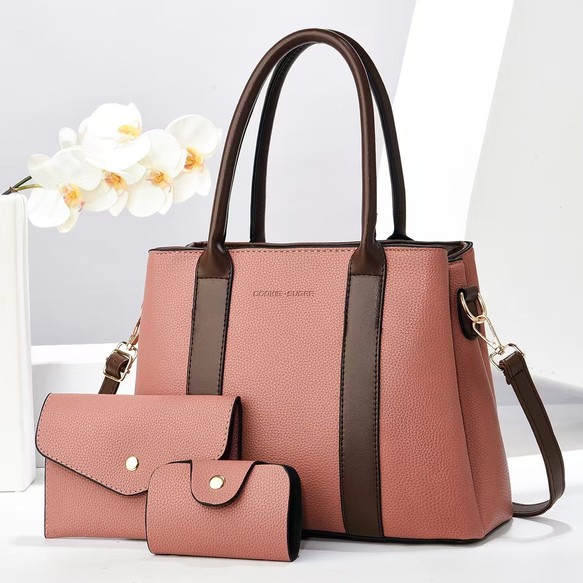 A new 2024 fashionable color-blocking mother bag for women, a large-capacity middle-aged woman bag, and a single-shoulder crossbody bag details Picture