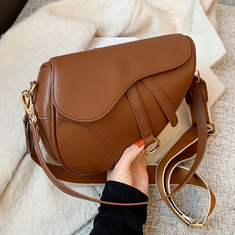 Cross-border retro bag for women 2025 Spring Trend Korean style fashion crossbody bag, simple internet-famous saddle bag, Internet red envelope full figure
