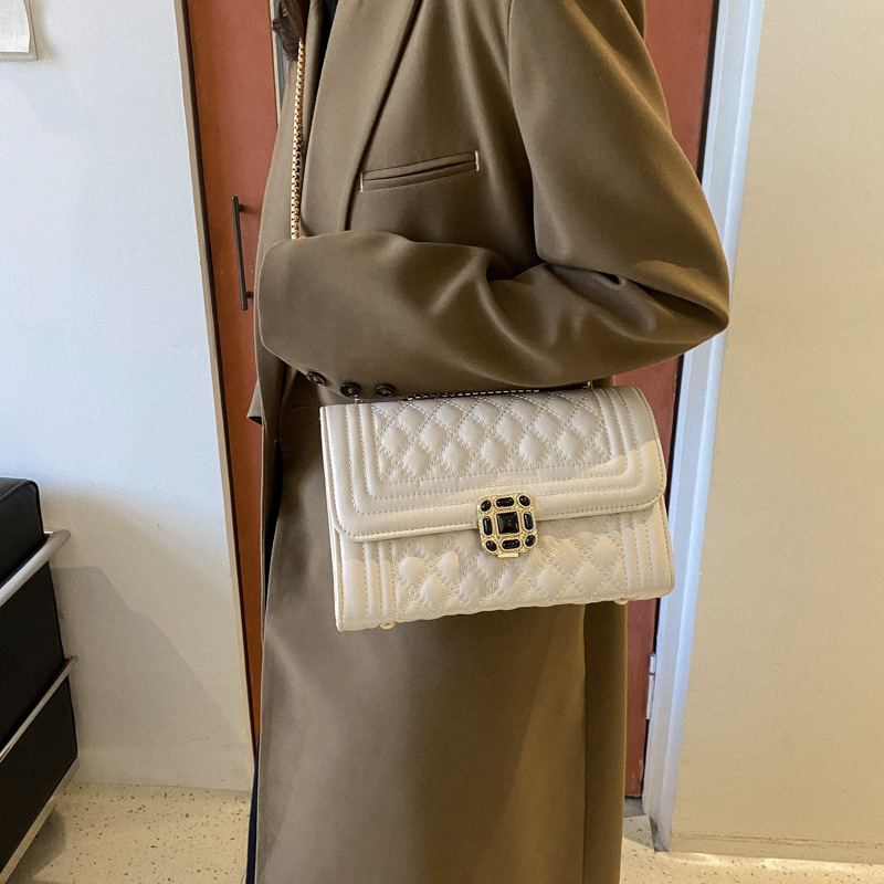 Square Chain strip Small square Bag 2025 Trendy Summer new retro commuter crossbody bag, a niche, trendy and simple single-shoulder bag details Picture