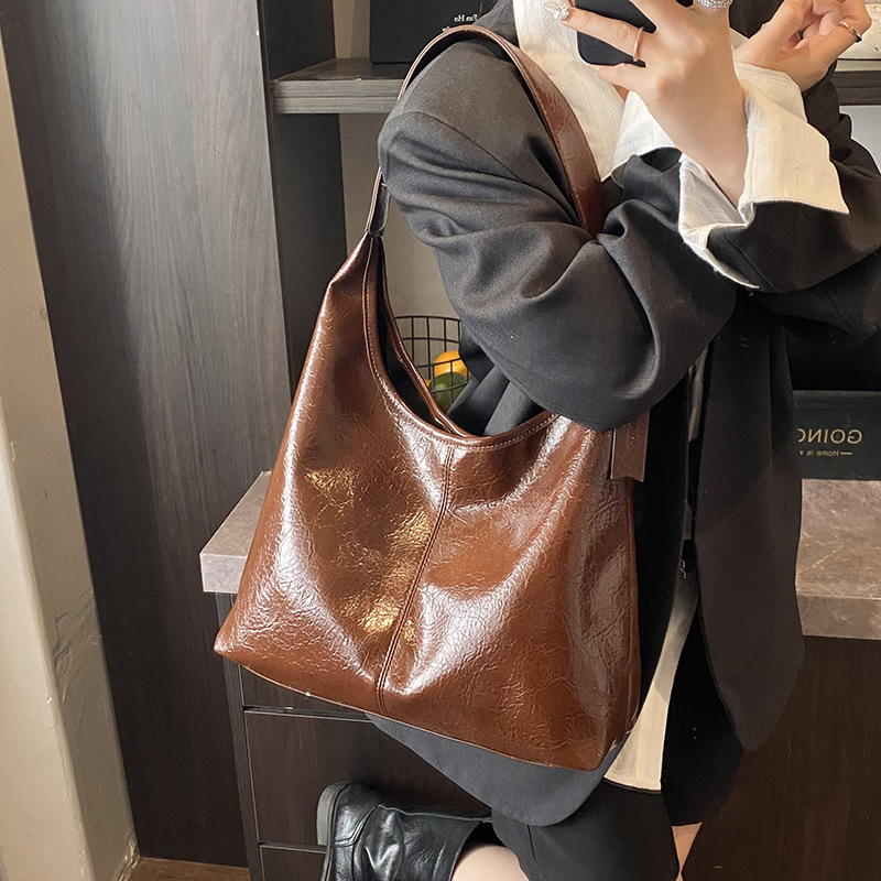 Cross-border retro soft leather large-capacity tote bag for women 2025 new style casual and simple commuting single-shoulder underarm bucket bag Specification drawing