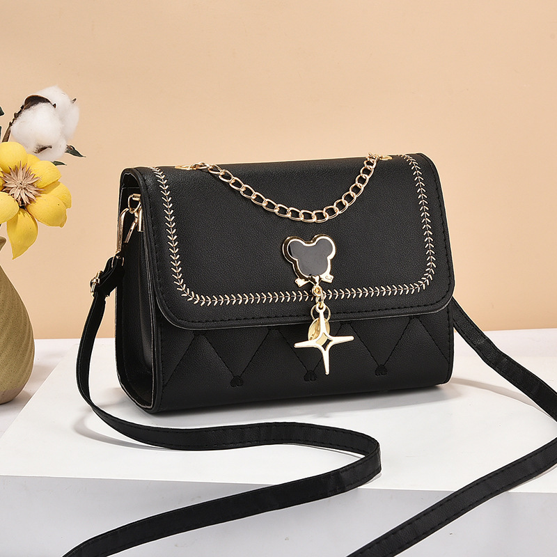 The new fashionable and versatile crossbody bag by Mickey Mouse, a trendy and high-end single-shoulder bag, and a high-quality small square bag full figure