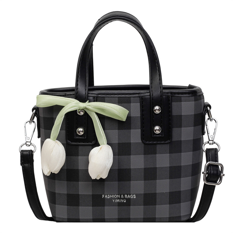 Fashionable and niche bucket bag, 2025 new style women's bag, popular handbag, texture crossbody bag, two-color diamond checkered single-shoulder bag Item Picture