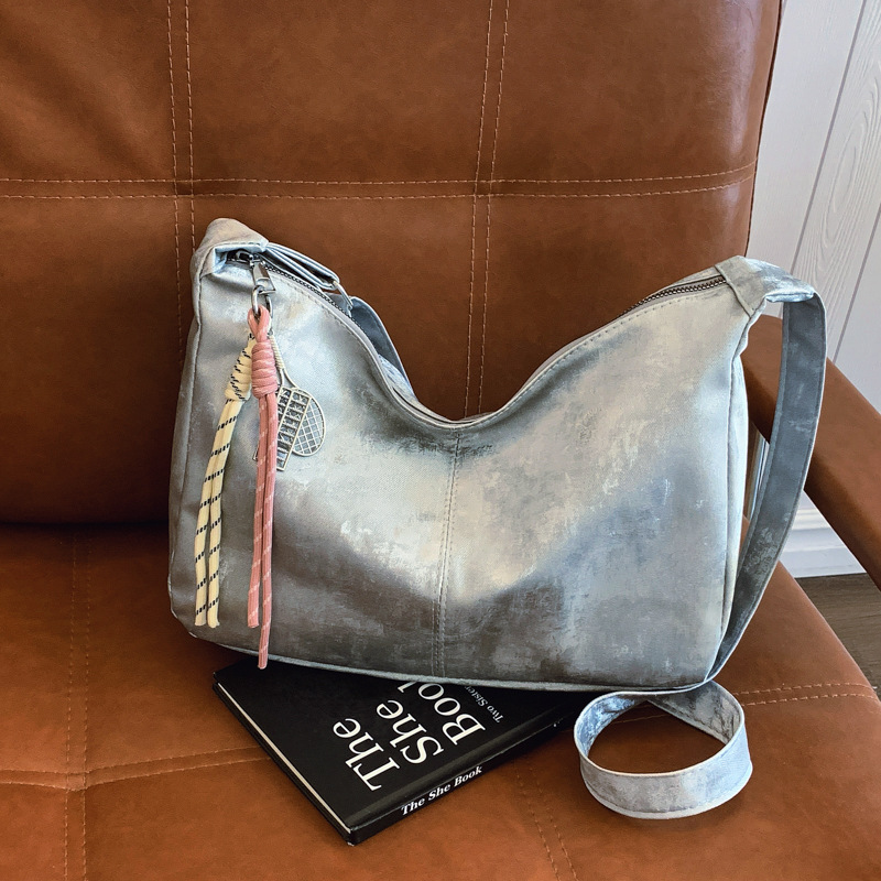 Korean large-capacity underarm bag for women, 2025 summer new style simple tote bag, casual and versatile single-shoulder crossbody bag full figure
