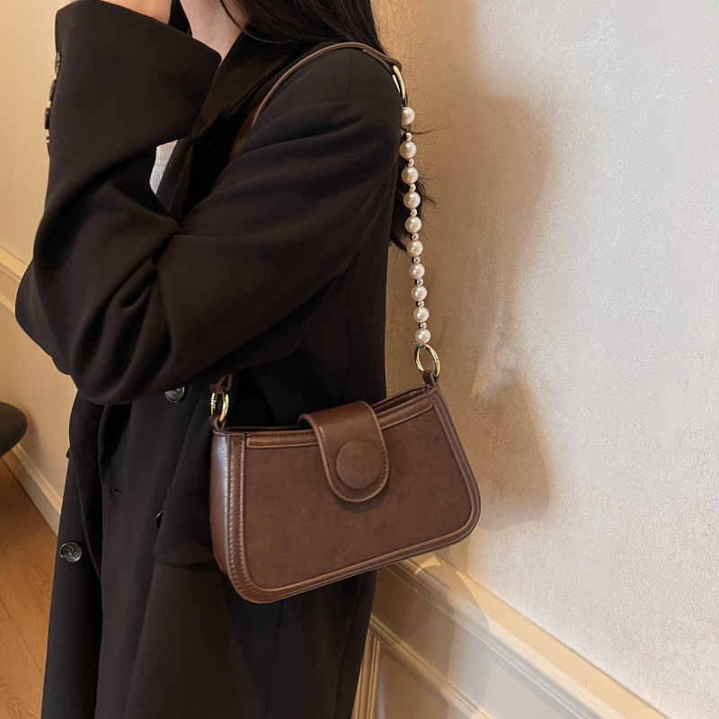 Stylish single-shoulder bag 2024 new style, European and American fashion high-end chain mini square bag, crossbody underarm handbag Application Scenario