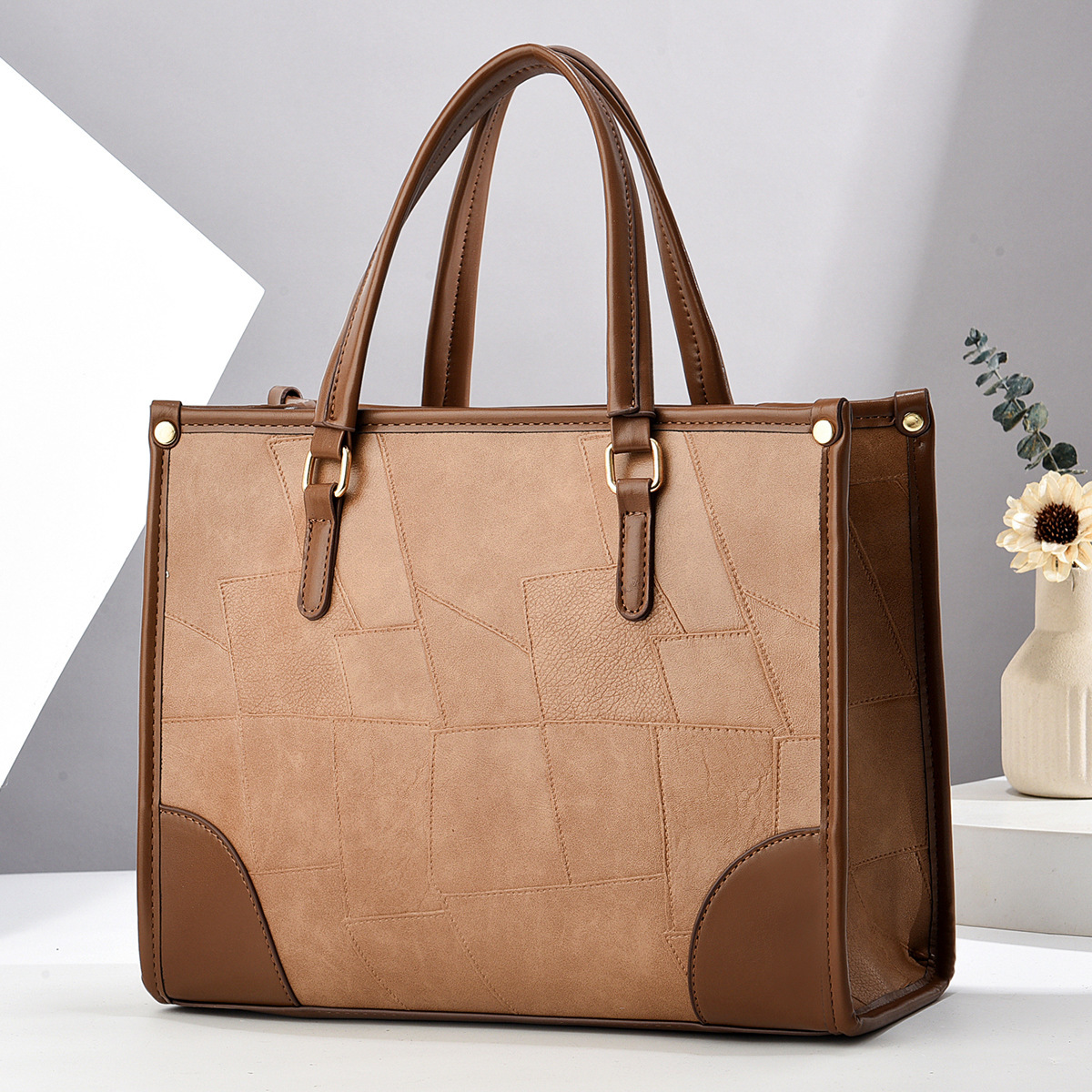 A large capacity women's 2025 new casual and versatile single-shoulder bag, a college student's class bag, and a commuter tote bag Application Scenario