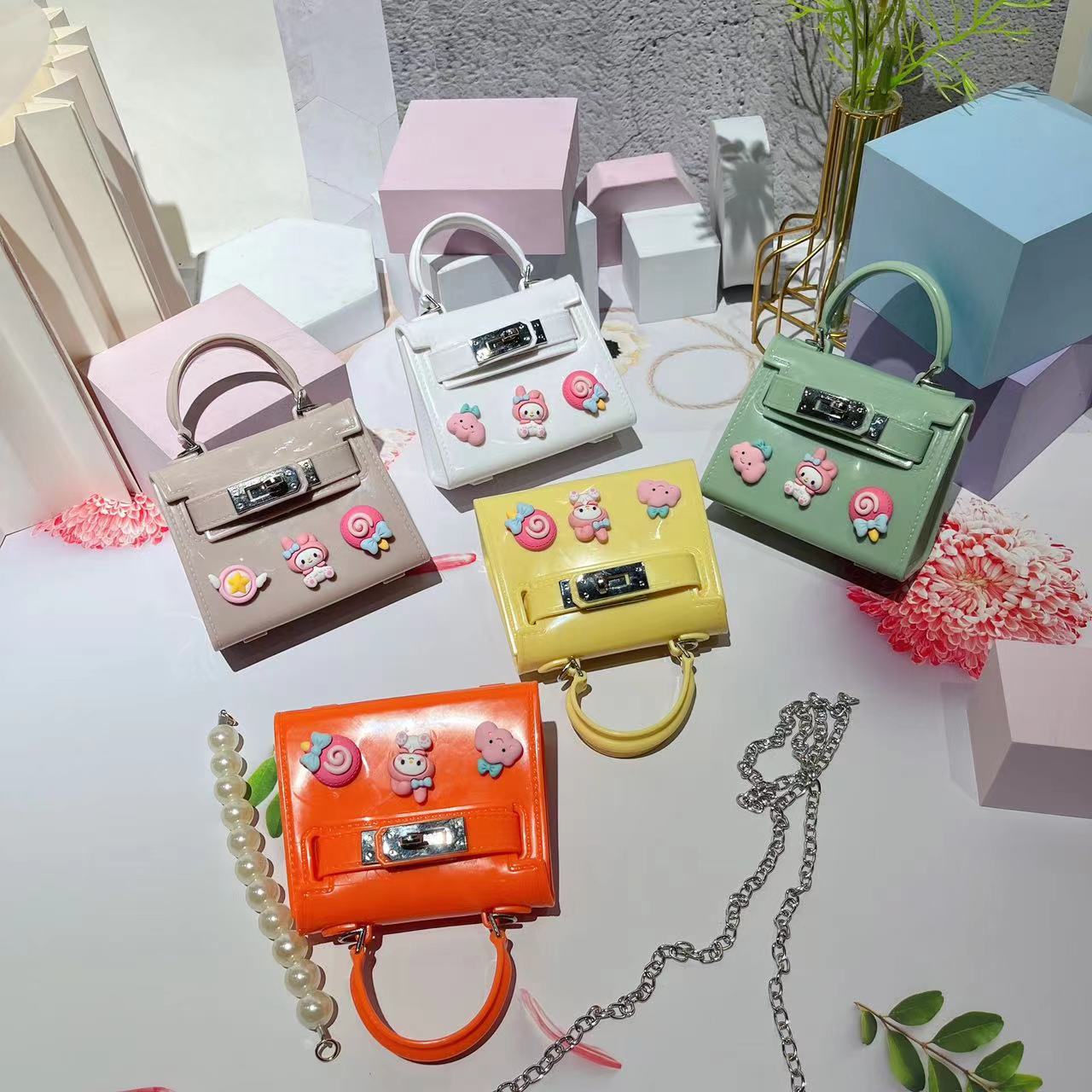 Children's Bag 2025 Summer New DIY Handbag, fashionable and cute Girls' mini crossbody jelly bag Application Scenario